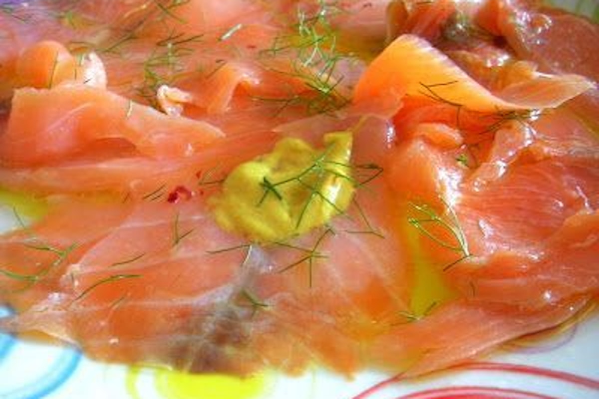 Salmone affumicato: fa bene o male alla salute? Contiene davvero omega 3?