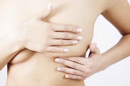 Allattare dopo un tumore al seno: è possibile?