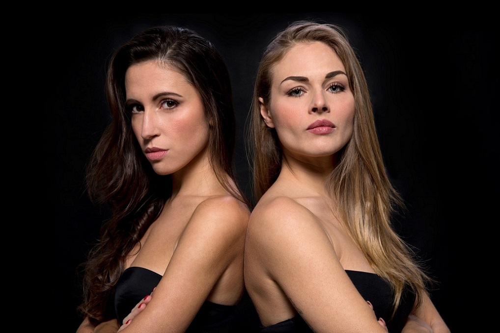 Dopo i sold out di febbraio, torna in scena Due donne e un delitto