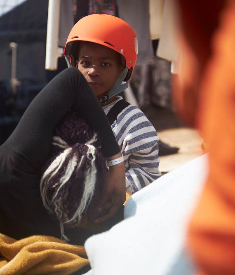 La Alan Kurdi della tedesca Sea Eye salva 64 migranti fuggiti dalla Libia. Salvini: vada ad Amburgo