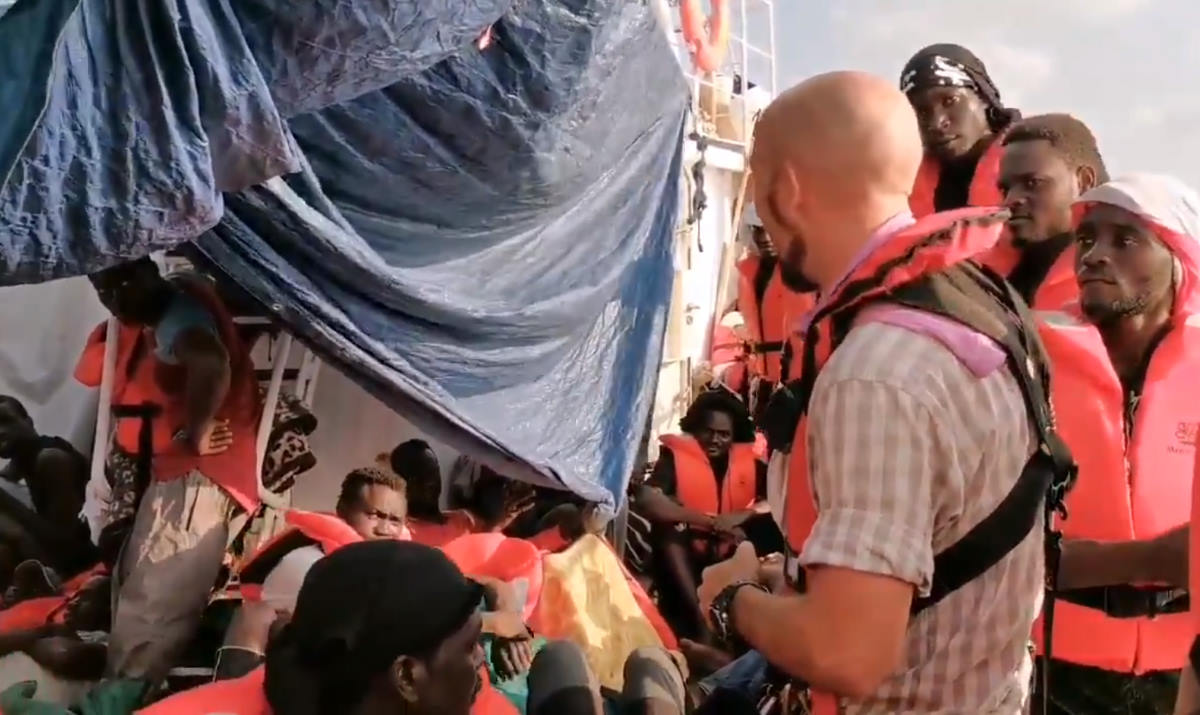 La Eleonore della Ong Mission Lifeline salva 101 migranti al largo della Libia