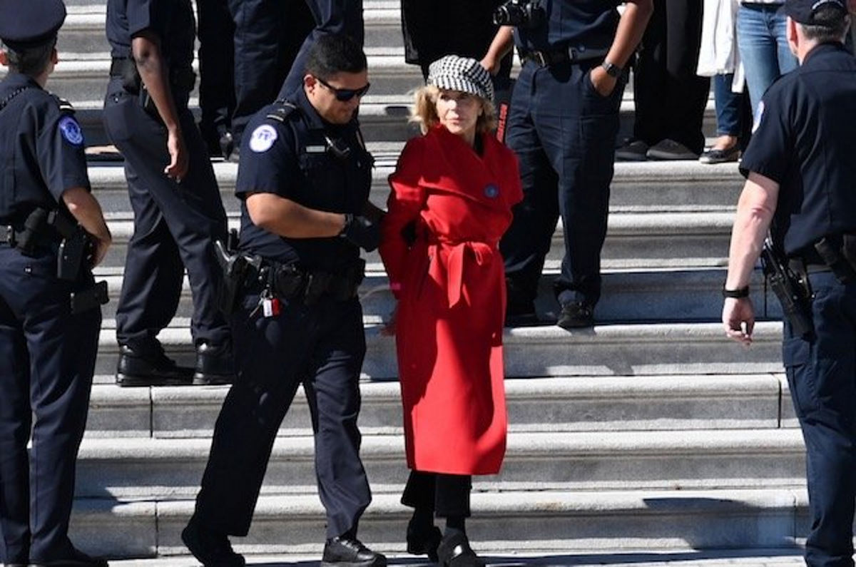 Arrestata a Washington Jane Fonda: chiedeva misure per fermare il cambiamento climatico