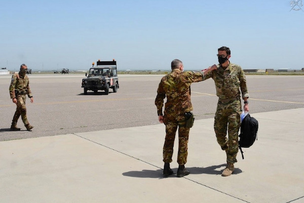 Afghanistan: il Generale Hill incontra il Generale Barduani ed elogia i militari italiani a Camp Arena