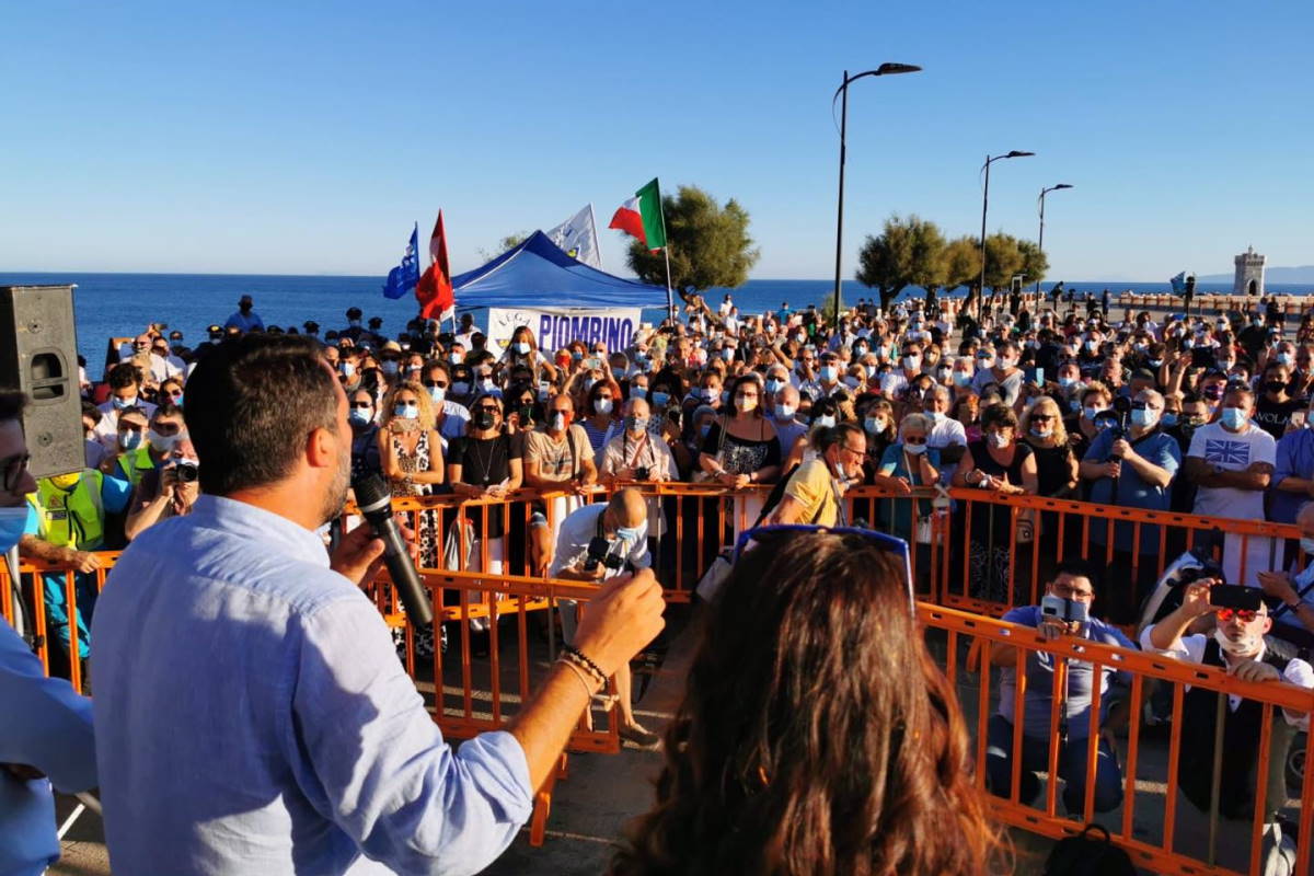 Nei comizi Salvini attacca il quotidiano Il Tirreno