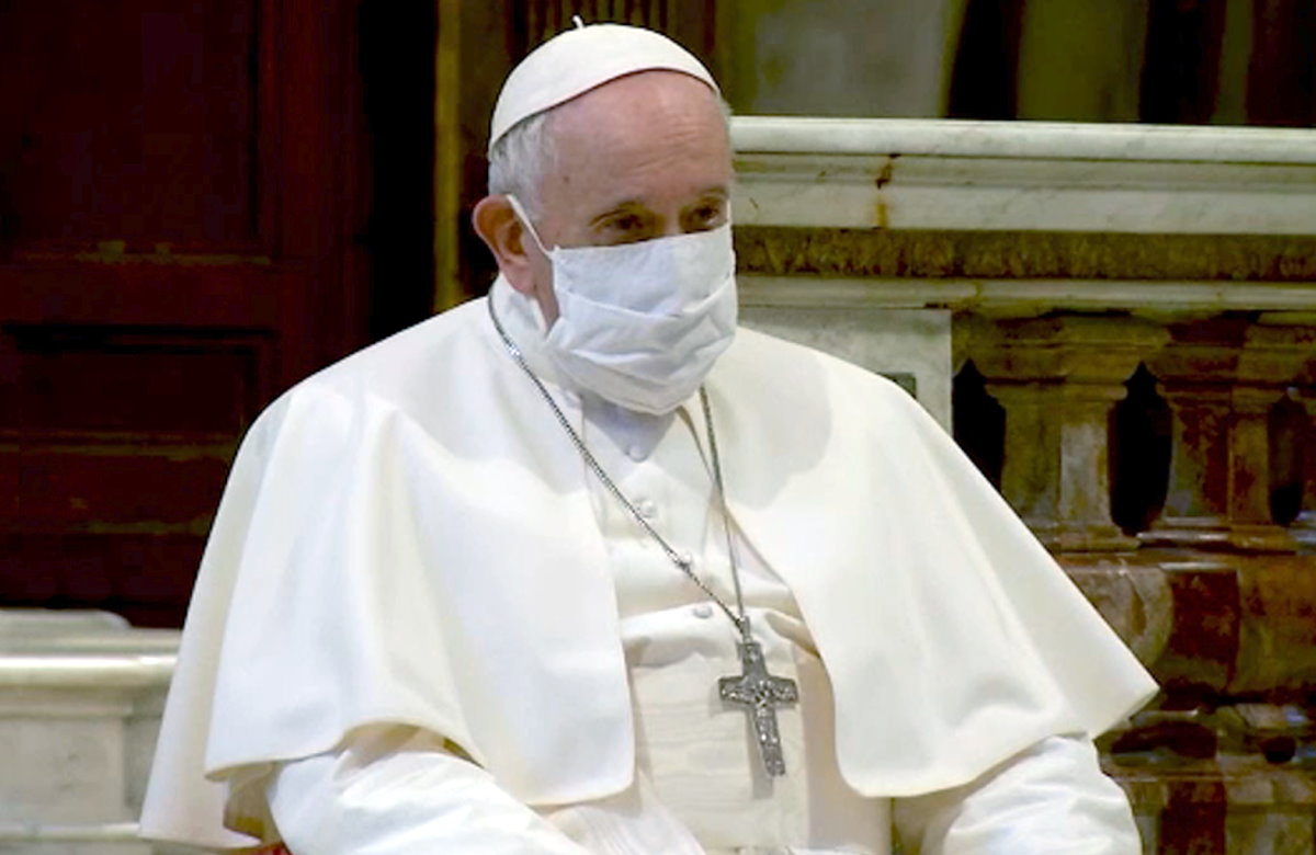 Bergoglio e Ratzinger vaccinati in Vaticano