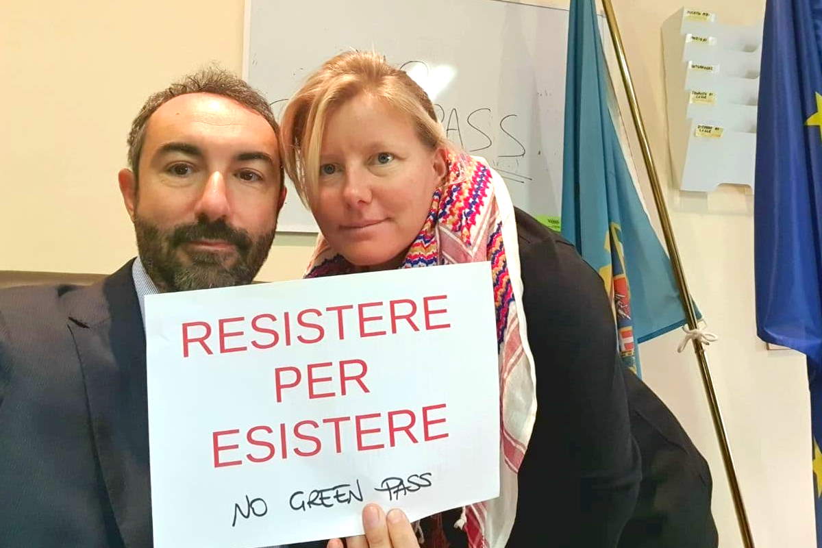 Sara Cunial e Davide Barillari hanno occupato il Consiglio regionale del Lazio per protestare contro il Green pass