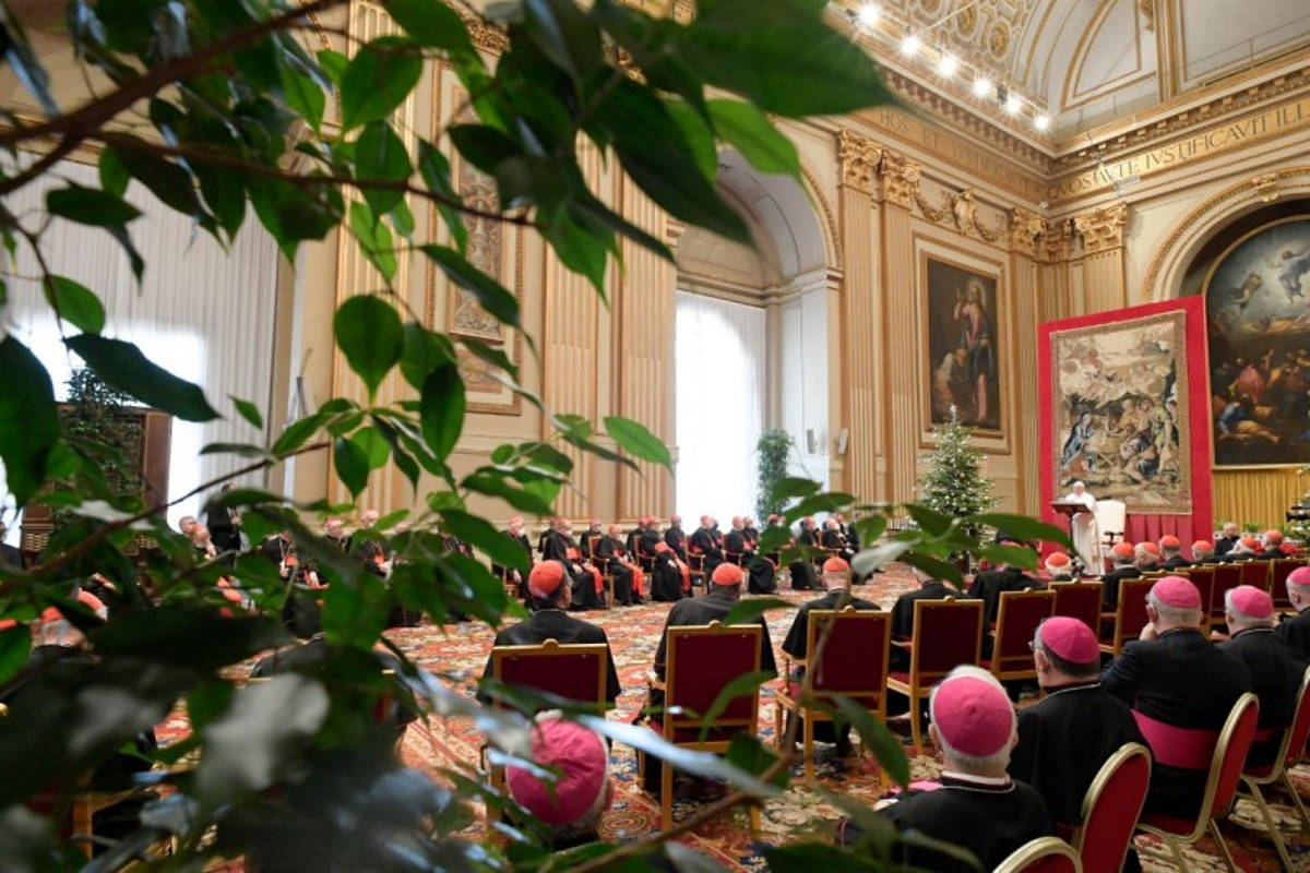 Gli auguri del Papa a mo' di ramanzina ai cardinali e ai membri della Curia