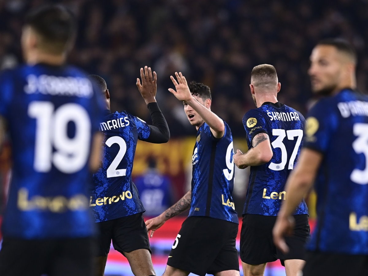 Serie A, l'Inter batte la Roma passeggiando all'Olimpico e si porta al secondo posto in classifica