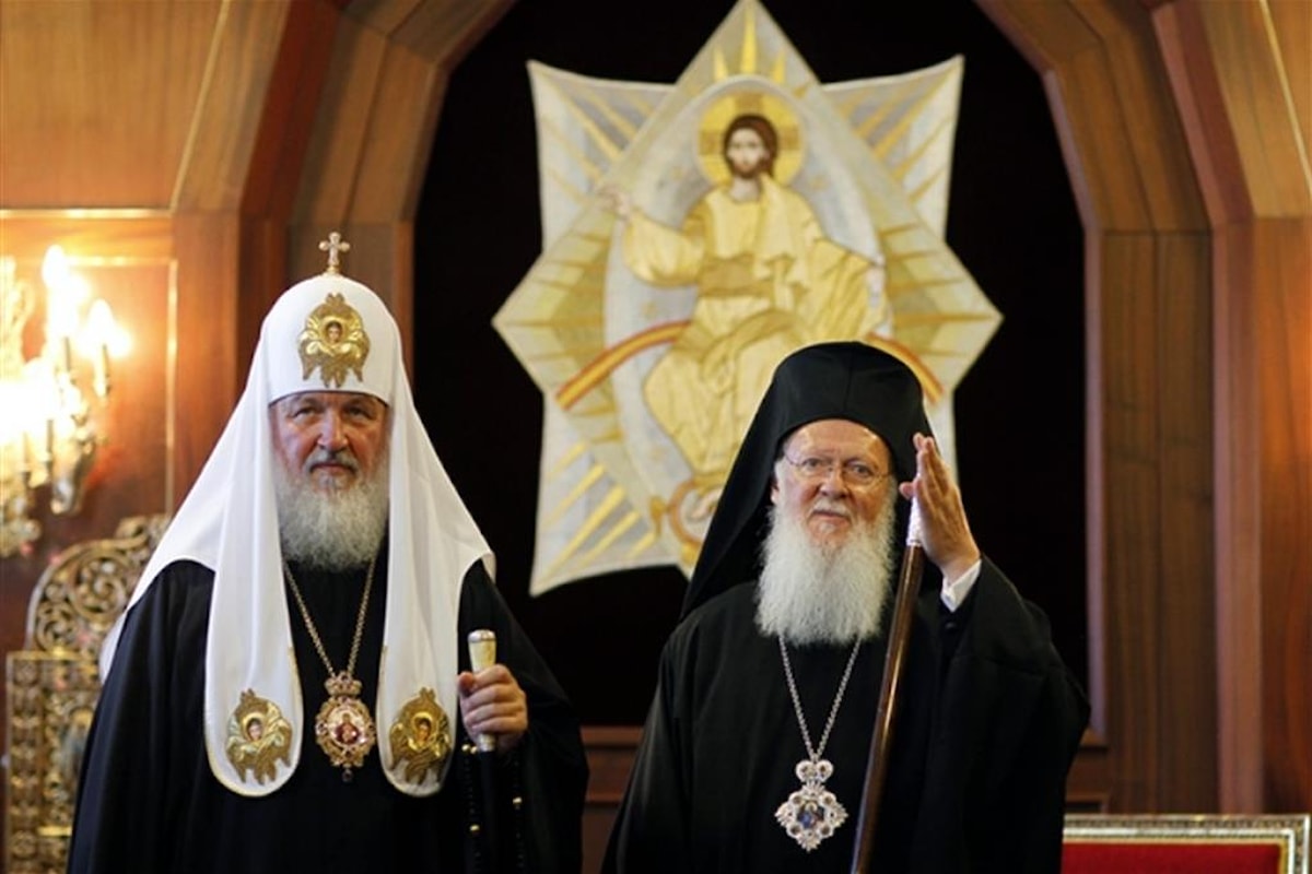 La Chiesa Ortodossa russa non condanna l'invasione dell'Ucraina ma raccomanda solo di limitare le vittime civili. Perché?
