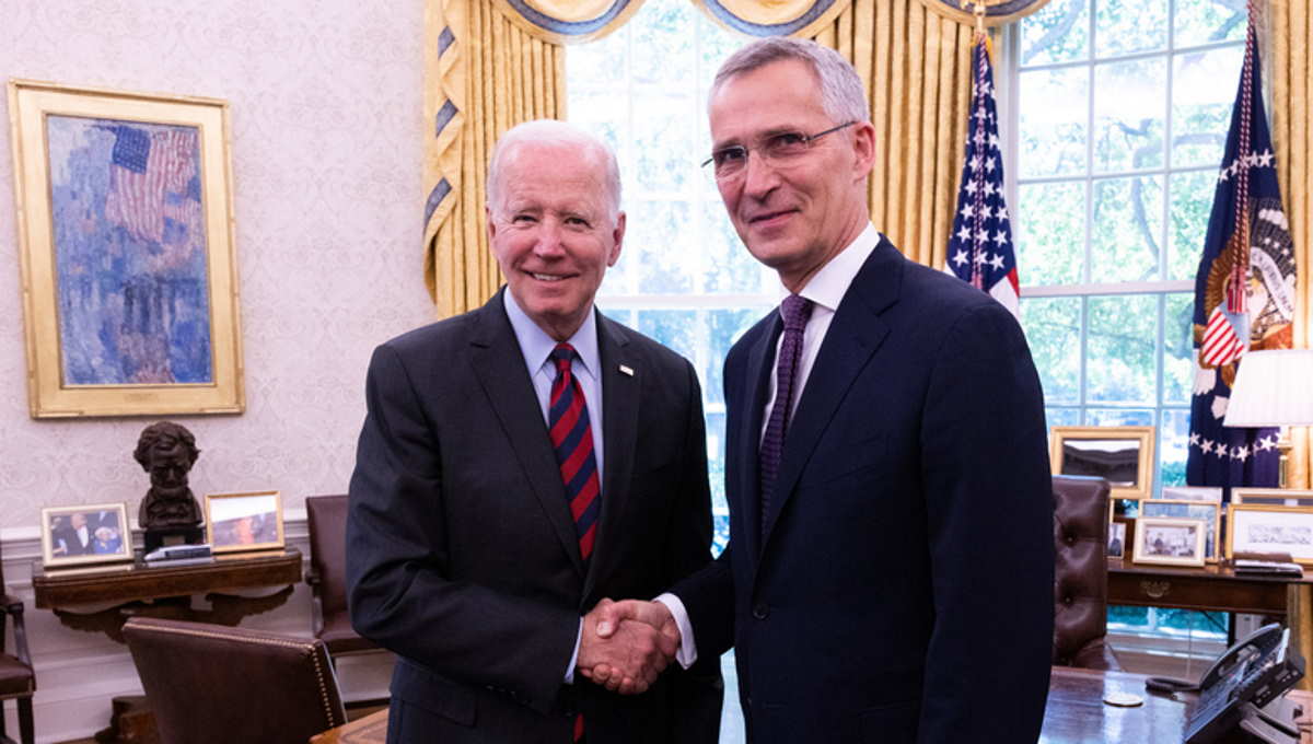 Stoltenberg (NATO) dopo l'incontro con Biden: quella in Ucraina sarà una guerra lunga