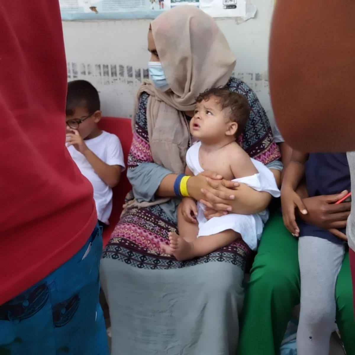 Save the Children: situazione critica a Lampedusa per centinaia di minori soli e bambini sbarcati sull'isola negli ultimi giorni