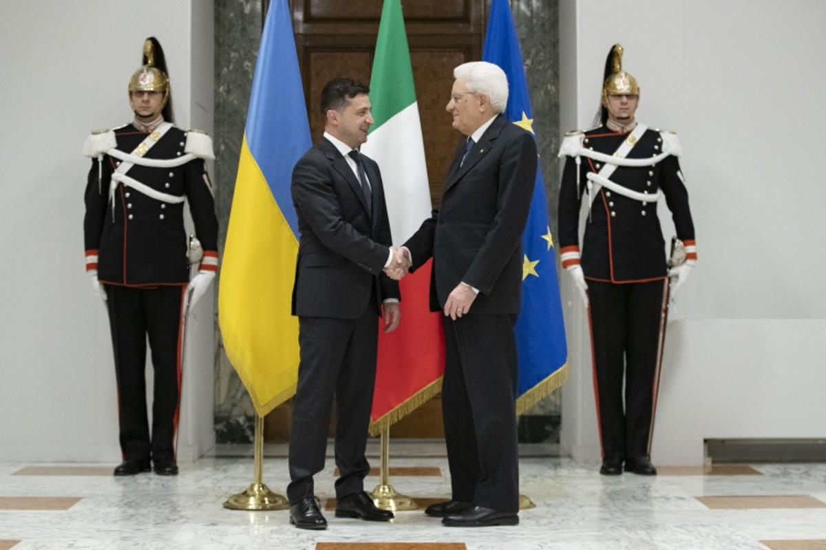 Mattarella a Zelensky: l'Italia sostiene fermamente l'integrità territoriale, la sovranità, l'indipendenza e la libertà del suo Paese