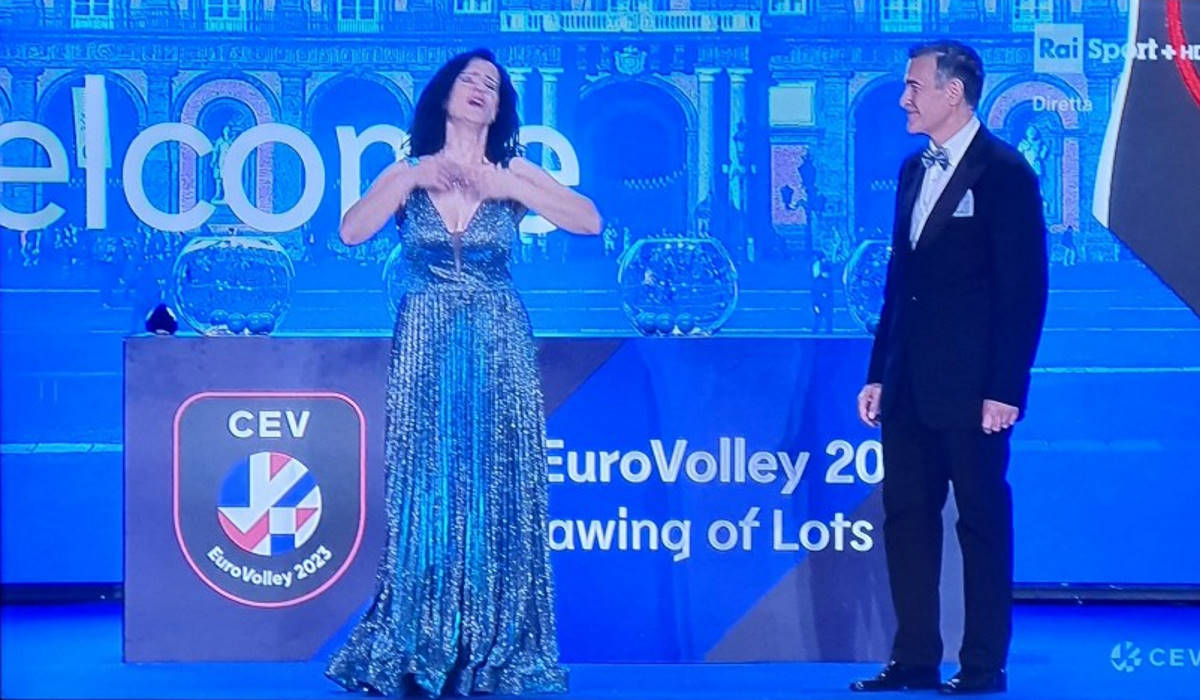Olga De Maio e Luca Lupoli ospiti lirici ai sorteggi dei gironi per i Campionati Europei 2023 di pallavolo