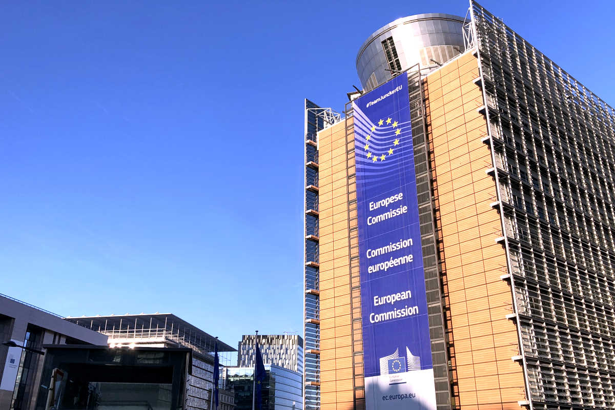 La Commissione Europea presenta la nuova normativa su imballaggi e ambiente, dubbi e perplessità di Confindustria e Governo Italiano