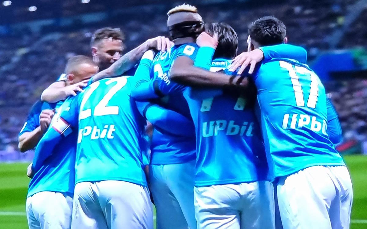 Serie A, il Napoli vince 2-0 con il Sassuolo e va a +18 dall'Inter