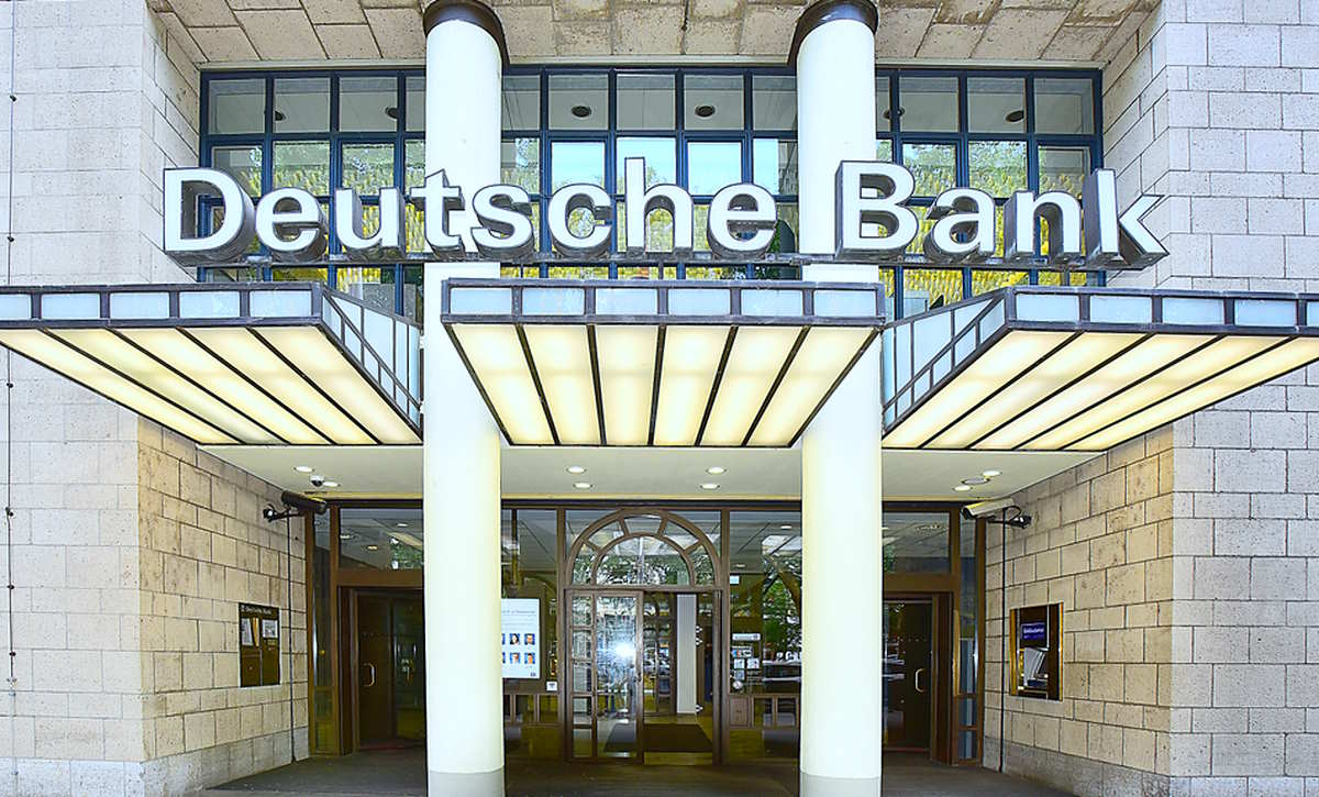 I mercati finanziari non credono alla stabilità del settore bancario: crollano le azioni di Deutsche Bank e von der Leyen e Michel annullano la conferenza al termine del Consiglio europeo