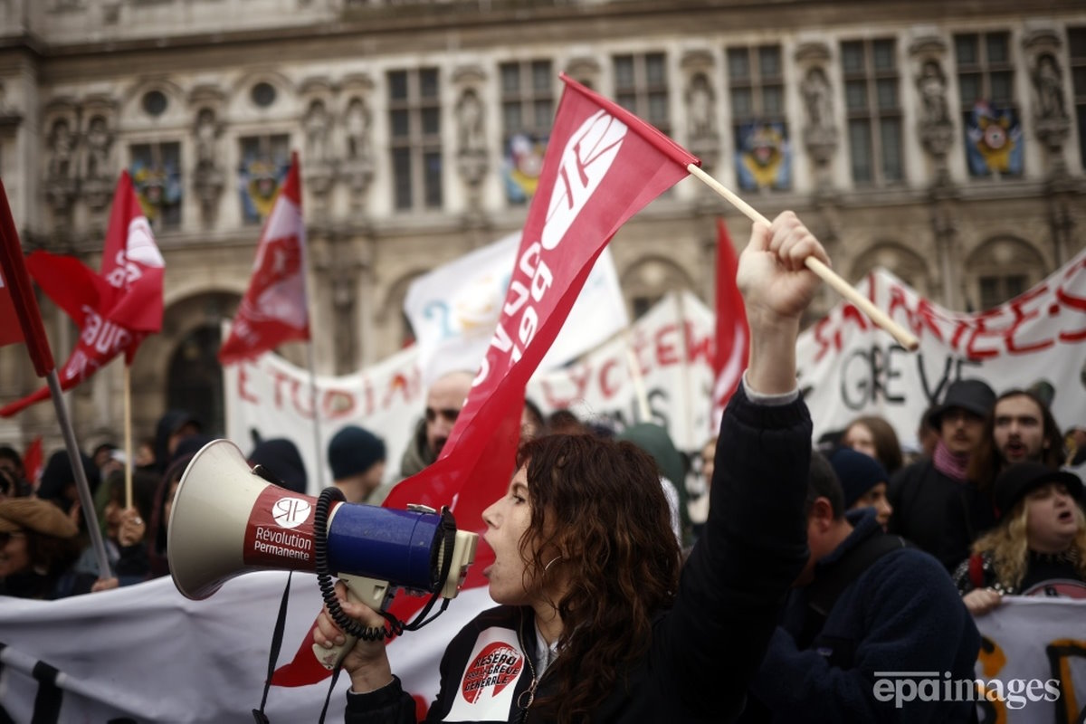 Francia. Il Consiglio costituzionale dà il via libera alla riforma delle pensioni, si riaccende la protesta