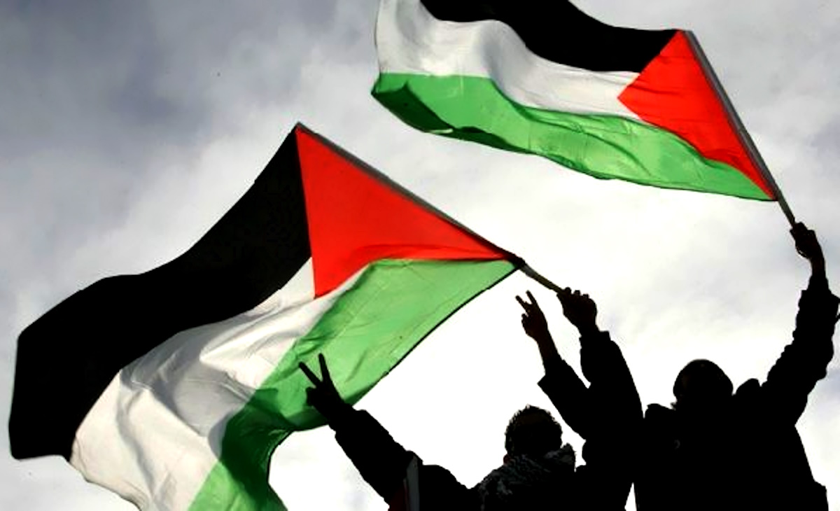 Israele, presentato un disegno di legge per vietare le bandiere dei Paesi considerati nemici