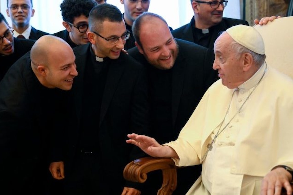 I preti sposati e la vita della Chiesa. Assistiamo alla più grande crisi sacerdotale della storia della Chiesa, intere terre in Europa sono ormai senza sacerdote e tutto tace
