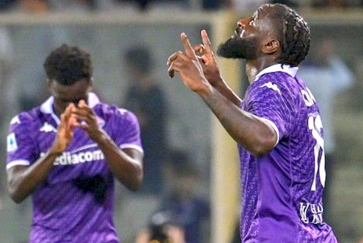 Serie A, con la vittoria contro il Cagliari, la Fiorentina raggiunge il Napoli al terzo posto in classifica