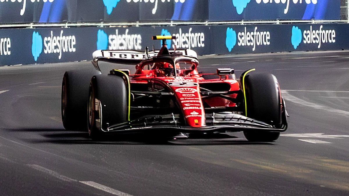F1: Ferrari incontenibile sullo Strip Circuit di Las Vegas, con Leclerc che si aggiudica l'ennesima pole