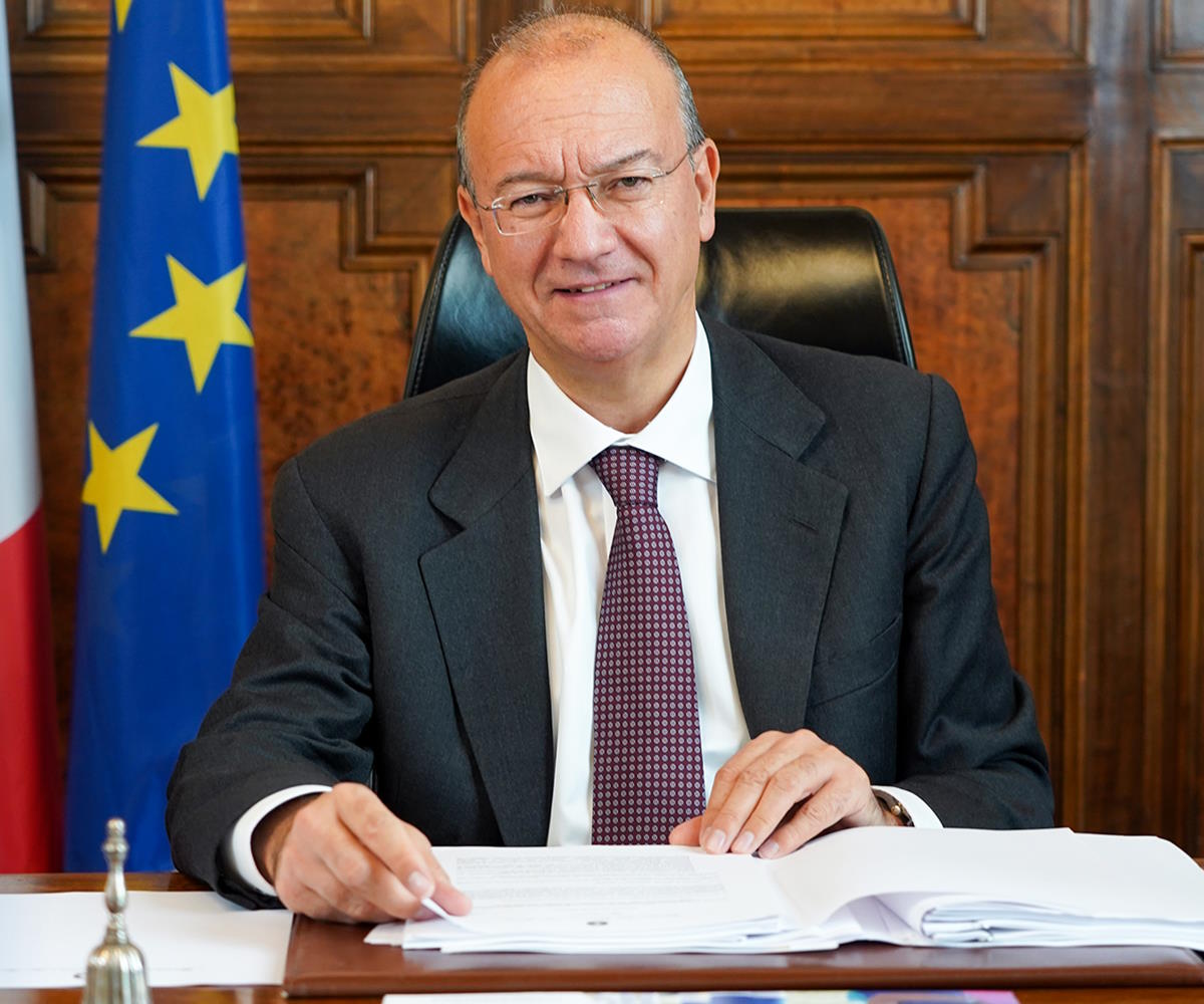 Secondo il ministro Valditara la Costituzione italiana promuoverebbe il pensiero unico