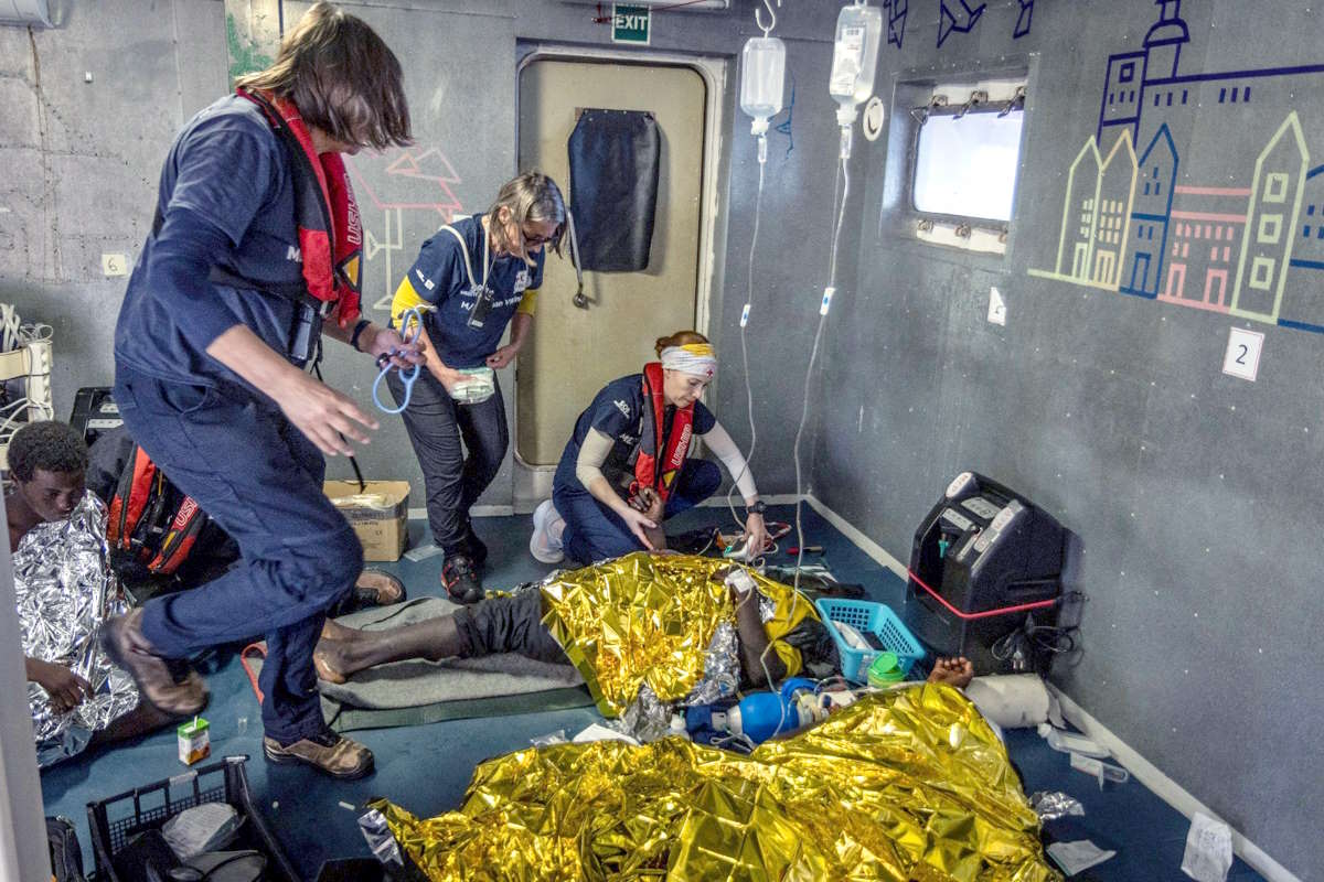 60 i migranti morti nel Mediterraneo negli ultimi giorni, mentre l'Italia continua a ostacolare il soccorso civile in mare