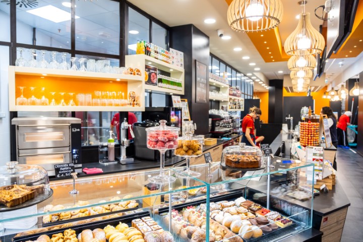 Una nuova mensa inaugura a Monselice. Al taglio del nastro c'è anche il Sindaco