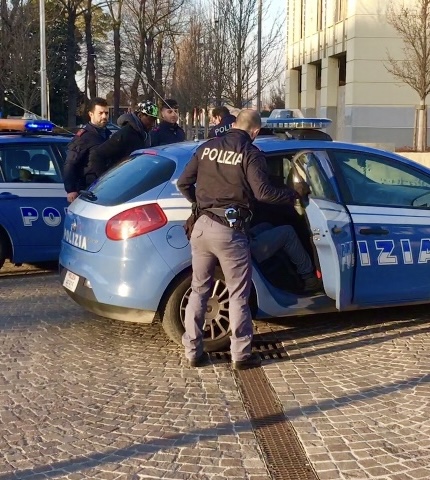 Salvaterra : Segnalazioni di disturbo della quiete pubblica e atti di intimidazione in via Nilde Iotti