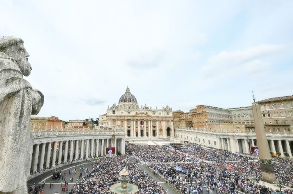 Domenica 18 maggio inizia il Ministero Petrino di Leone XIV: un rito carico di simboli e storia