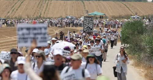 «Il cibo e gli aiuti li portiamo noi». La marcia degli israeliani verso Gaza