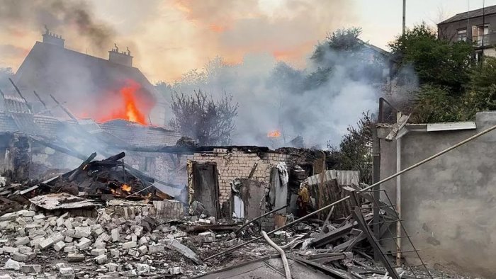 Kiev denuncia un attacco con missile Kinzhal, mentre Putin si dice pronto a un incontro con Zelensky