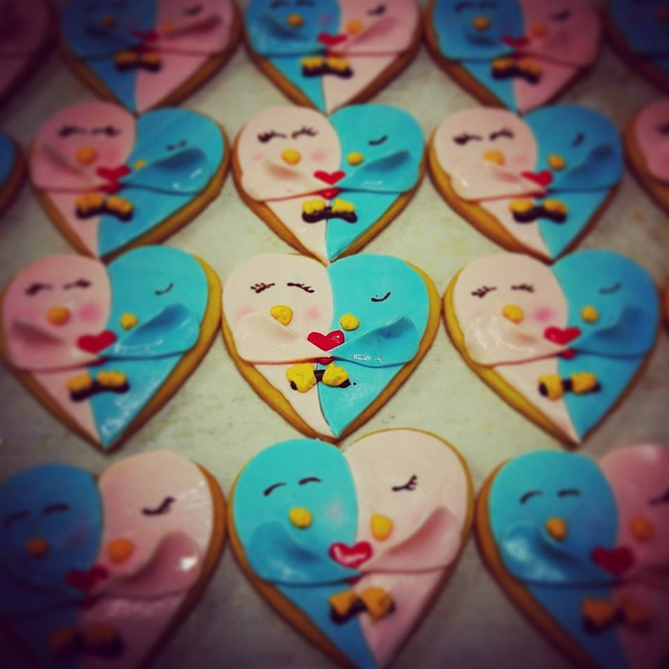 Un'idea insolita per San Valentino? Simpatici biscottini a forma di due uccellini