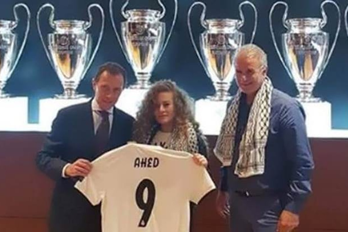 Il Real Madrid invita Ahed Tamimi a vedere il derby con l'Atletico e le dona una maglia