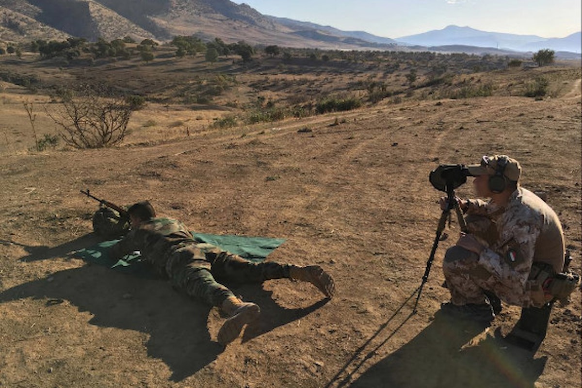 Iraq, istruttori militari italiani addestrano forze di sicurezza irachene in un corso per sharpshooter