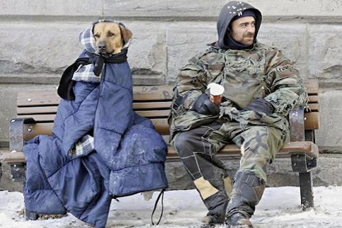 Il freddo dei senzatetto e il calore delle poltrone di Stato