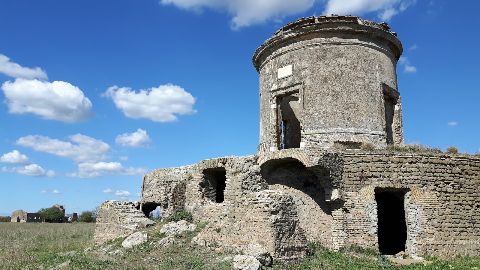 Dall'Ottocento a Pasolini, breve profilo della Torre Righetti, un particolare balcone sulla città di Roma