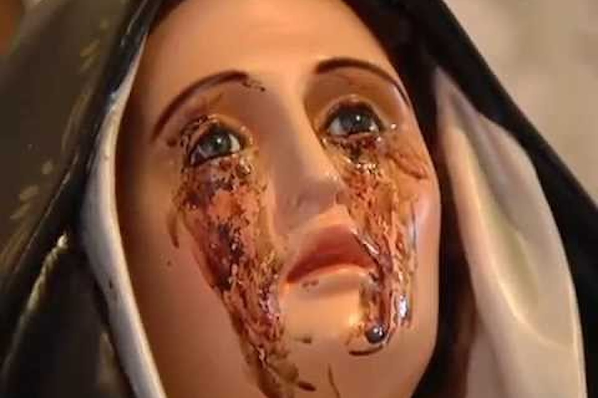Roma, la Madonna piange sangue e rivela: “Come e quando l’uomo si estinguerà”