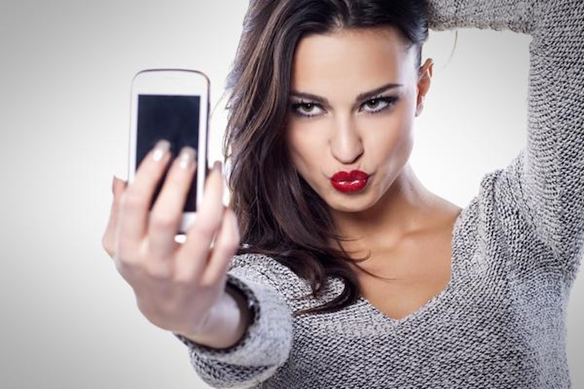 L'università di Toronto: chi scatta selfie è narcisista
