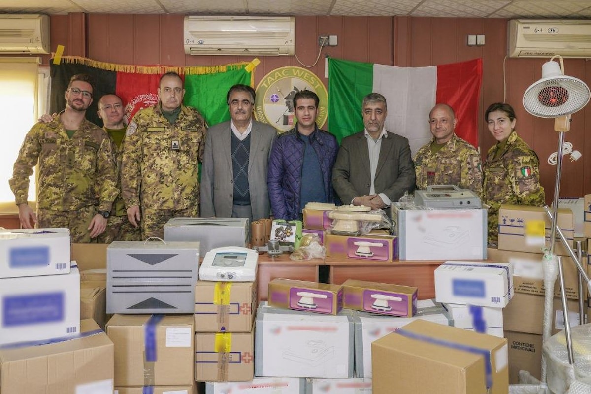 Afghanistan, militari italiani donano attrezzature e medicine al Dipartimento della Salute di Herat