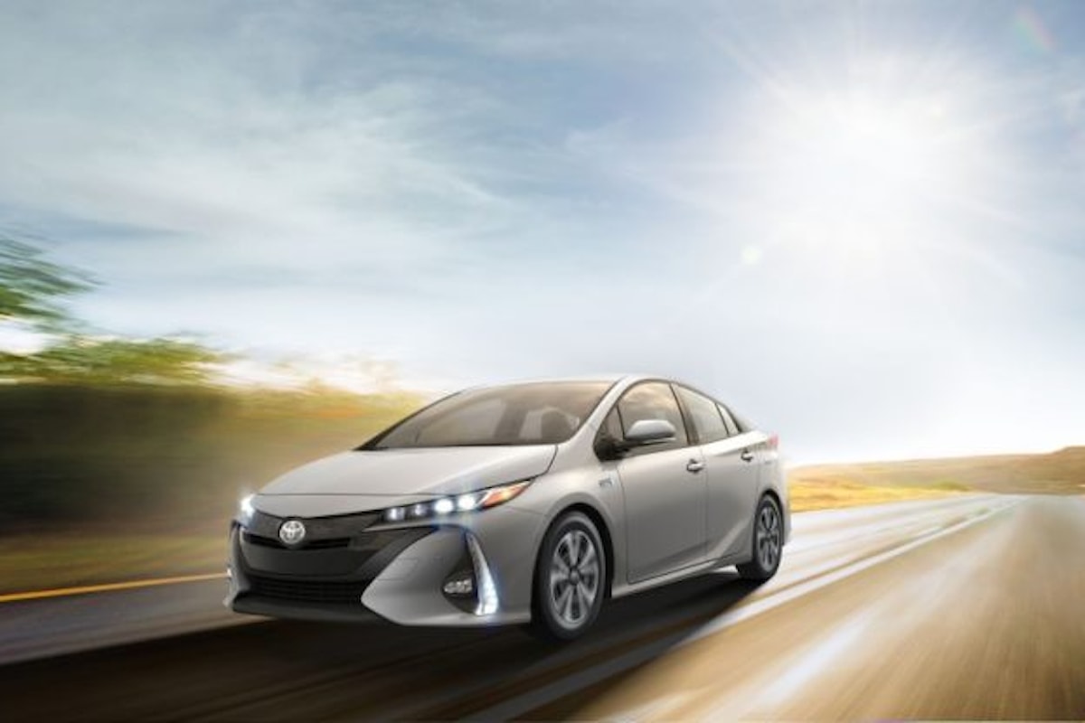 Nuova Toyota Prius plug-in: prezzi e consumi