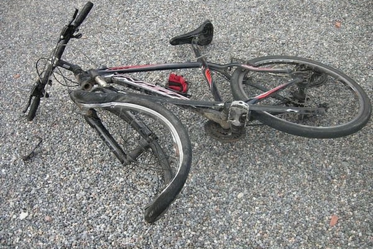 Scontro auto bici, muore ciclista nel salernitano